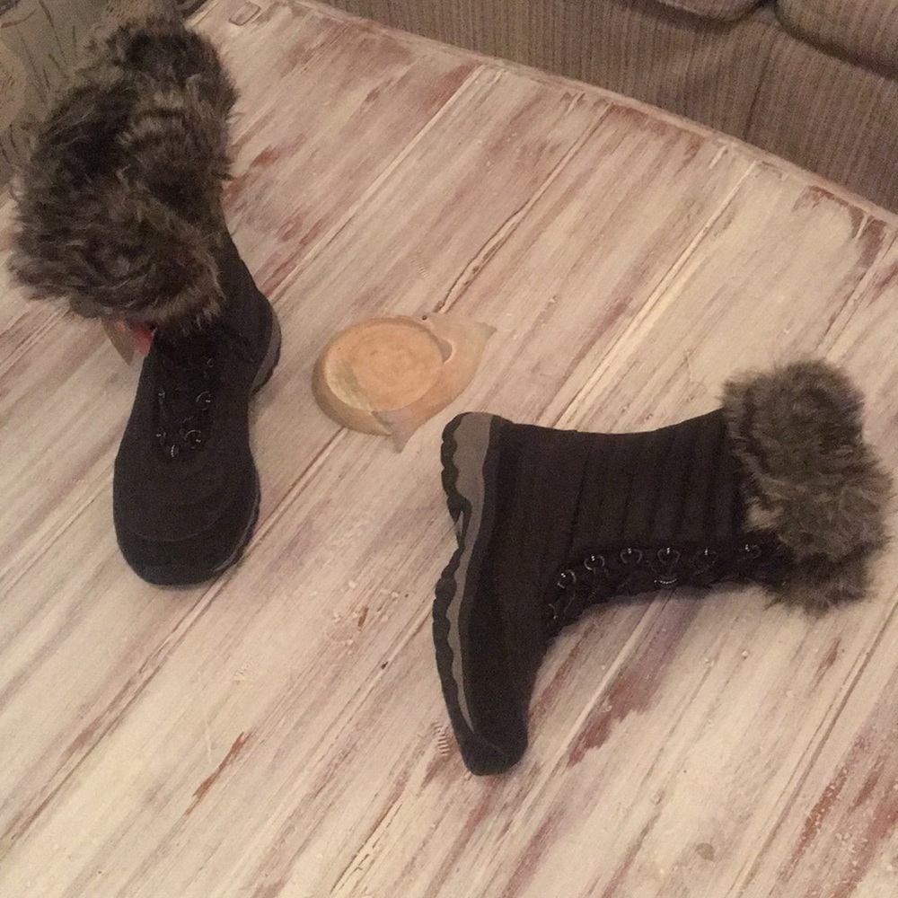 Black *6* Eddie Bauer Warm Insulated Winter Boots